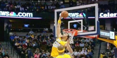 ​篮板上沿，篮球打到篮板上沿算出界吗？