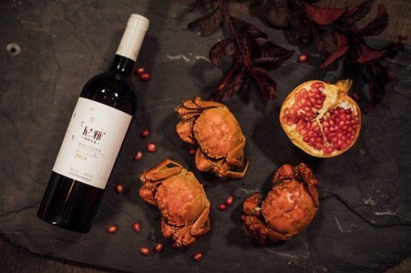 大闸蟹加葡萄酒