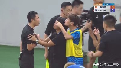 ​吃到红牌后，韦世豪指着马宁骂了什么？翻译出炉，瞬间整破防