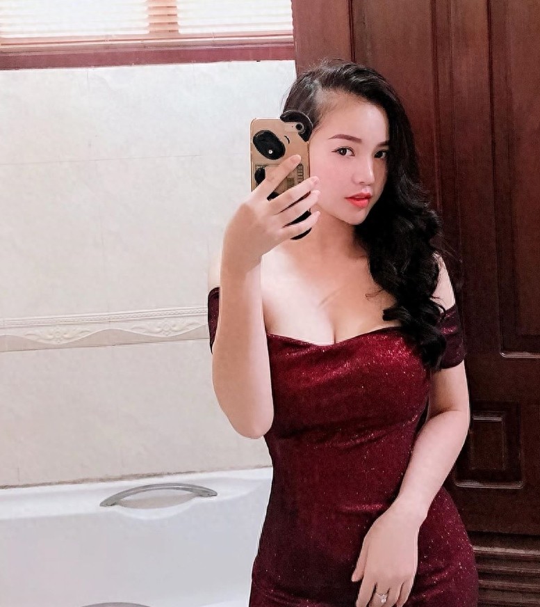 越南女神一枝花 出生优秀气自华 可甜可仙可混搭