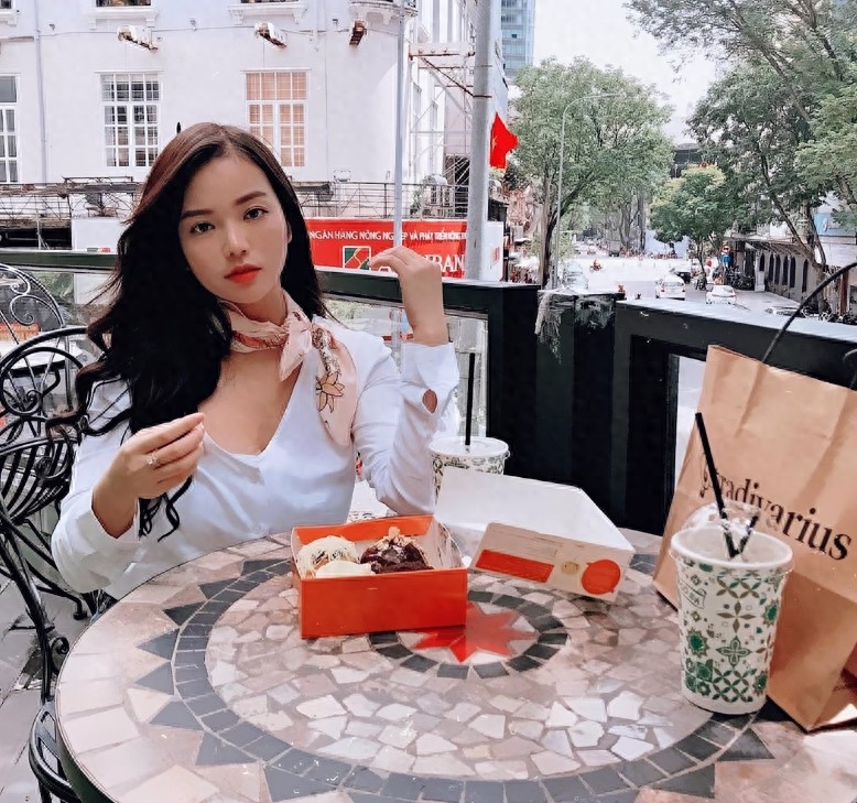 越南女神一枝花 出生优秀气自华 可甜可仙可混搭