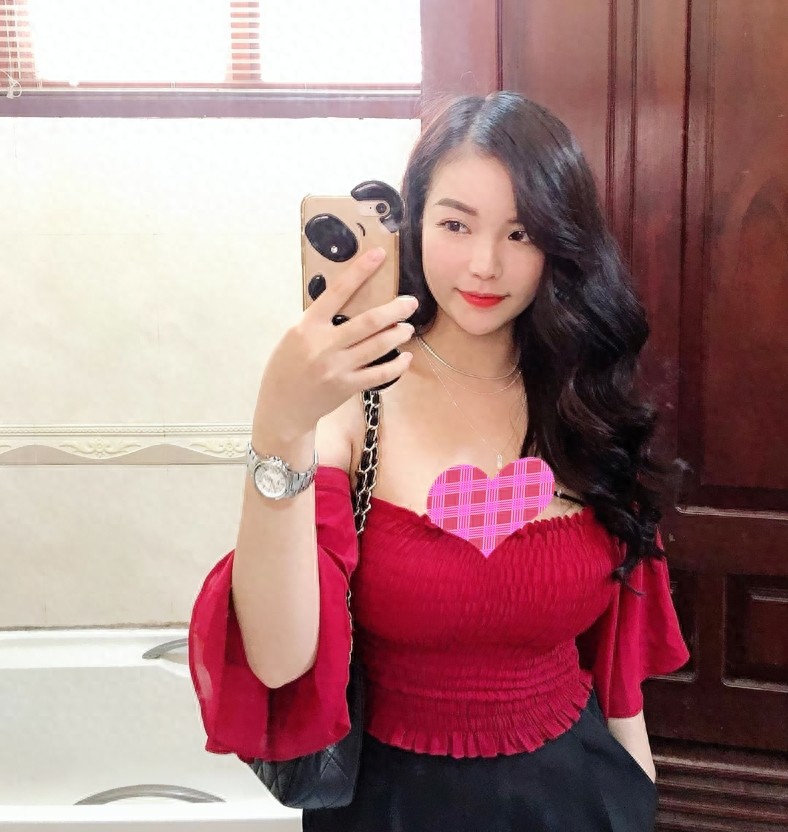 越南女神一枝花 出生优秀气自华 可甜可仙可混搭