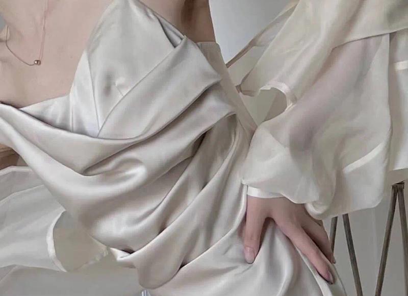 高情商女生聊天套路让他更爱你(女生聊天如何套路男生是否喜欢你)