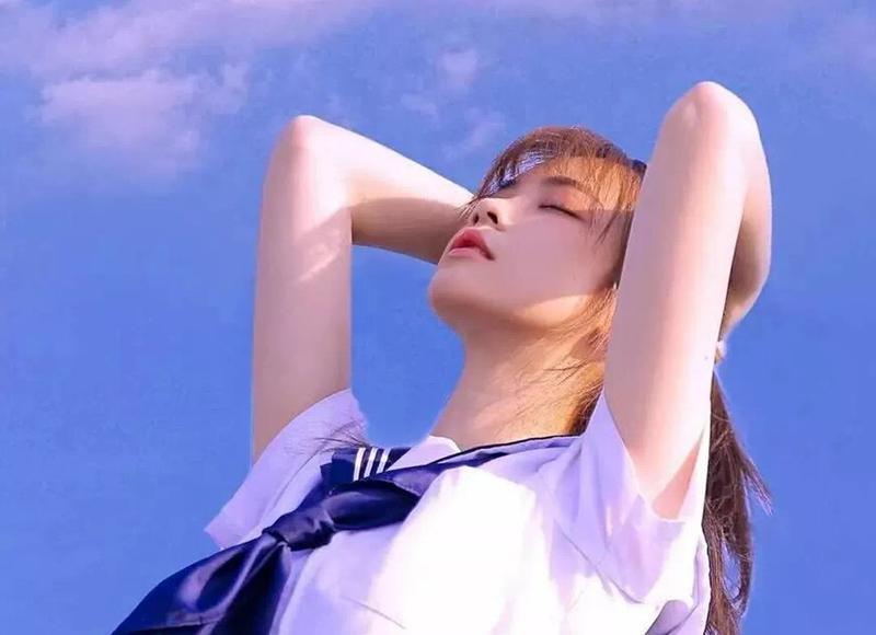 家里做好饭不吃，跑去别人屋后啃冷煎饼，儿媳哭诉婆婆太会演戏