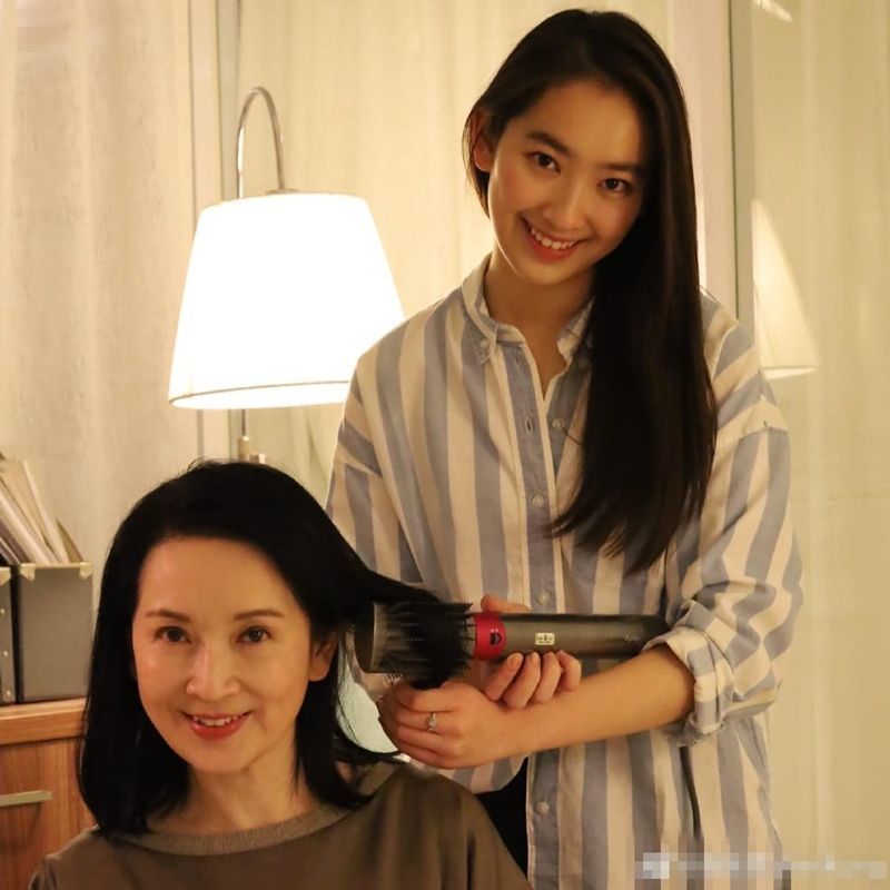 龚慈恩个人资料写真作品