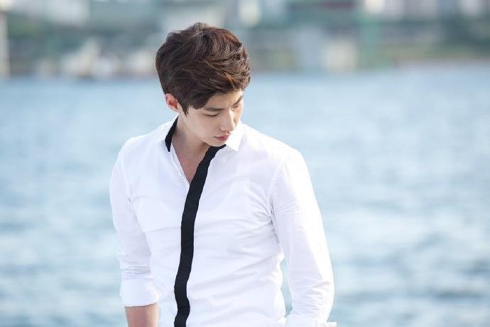 宋再临个人资料写真作品