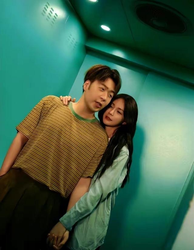 龙丹妮老公(沈梦辰现身支持老公话剧)