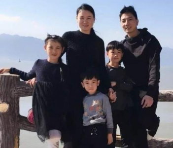 ​笑着笑着就哭了！朱小贞哥哥陪外甥游玩照曝光，那时他还一脸笑容