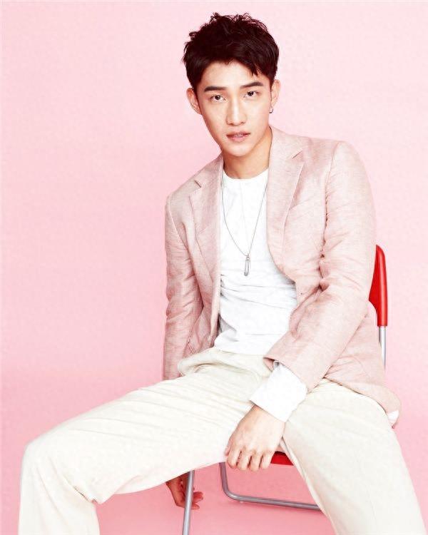 龚锐中国内地男演员阳光大男孩 毕业于重庆大学美视电影学院