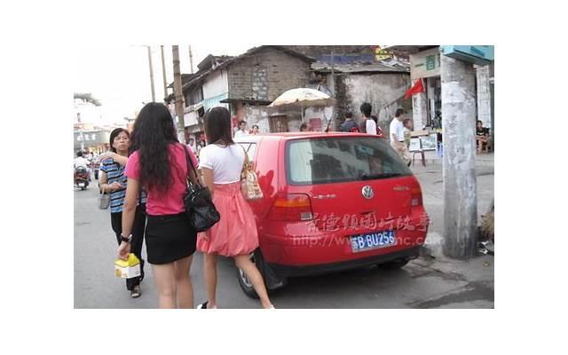 父母相继离世，奶奶养大孙女却狠心逼其干活：我走了她得自己过