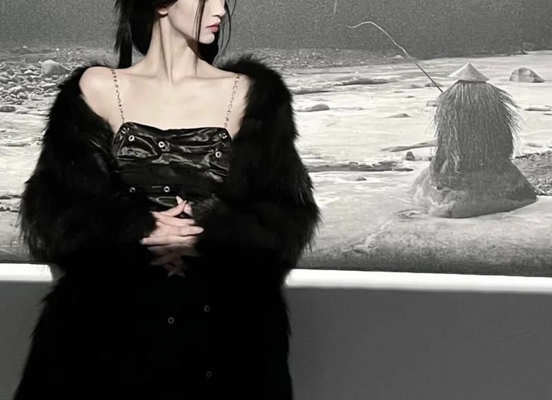 佟丽娅抽烟，为这片杨幂红唇抽烟、佟丽娅拿大刀拍动作戏