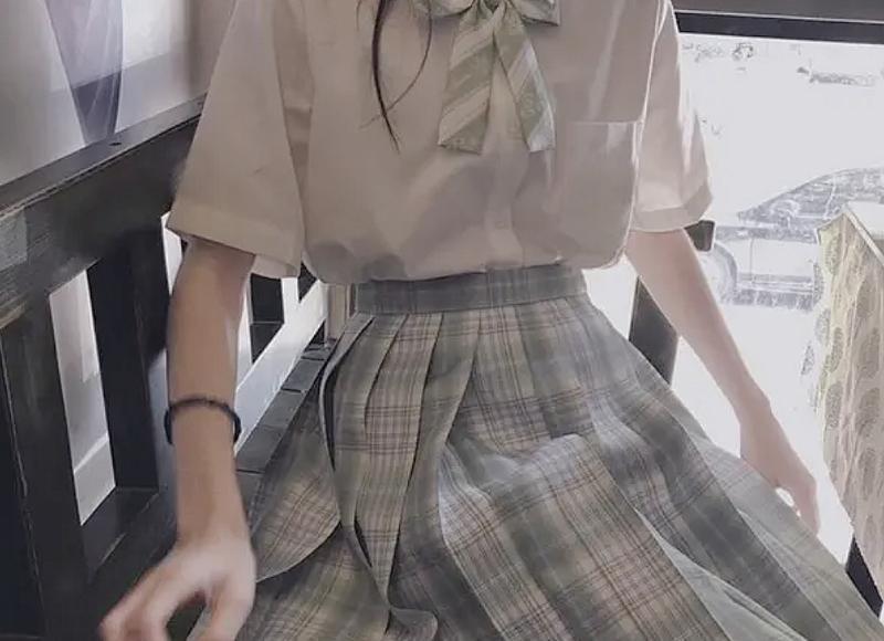 “清明吃一草，百岁不显老”，1“草”是啥？采摘短，清明正当吃