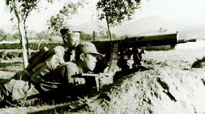 ​1944年，新四军老兵鲁冰身中6枪，躺在山中7天7夜，最后成功突围