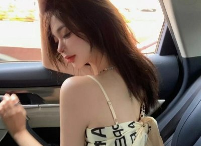 ​杨超越侯明昊亲吻