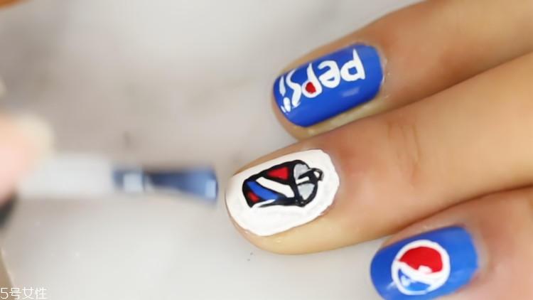 世界杯可乐美甲怎么做?世界杯主题可乐美甲教程 世界杯可乐美甲怎么做?世界杯主题可乐美甲教程