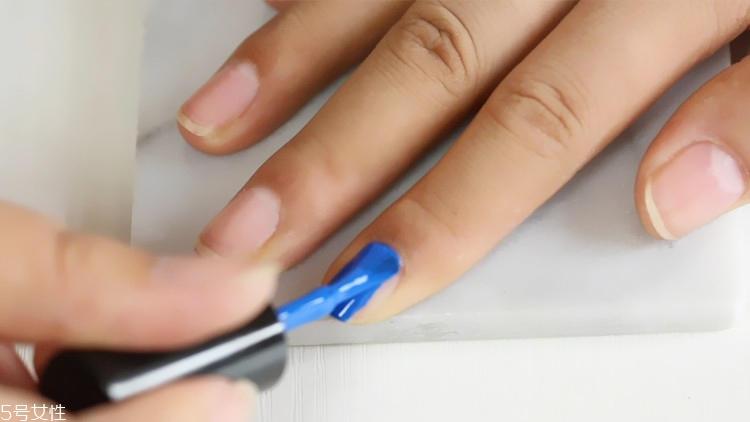 世界杯可乐美甲怎么做?世界杯主题可乐美甲教程 世界杯可乐美甲怎么做?世界杯主题可乐美甲教程