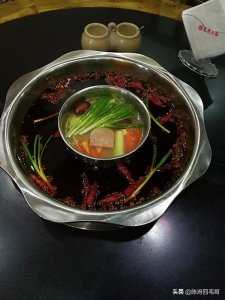 ​气泡白葡萄酒配韩式火锅好吃吗？气泡白葡萄酒用什么杯子