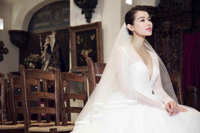 “神仙姐姐”刘亦菲为何至今单身不嫁人？看完她的经历后，明白了