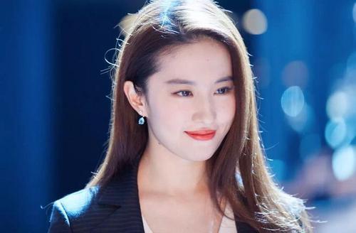 “神仙姐姐”刘亦菲为何至今单身不嫁人？看完她的经历后，明白了