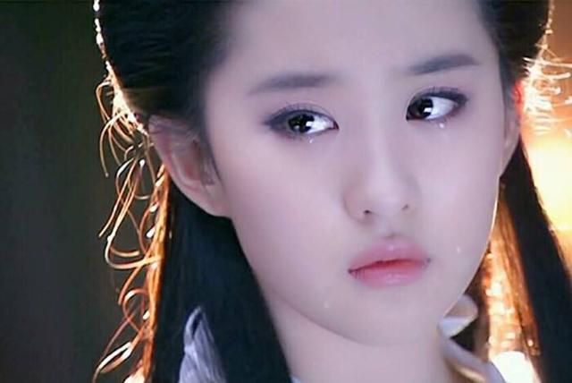 “神仙姐姐”刘亦菲为何至今单身不嫁人？看完她的经历后，明白了