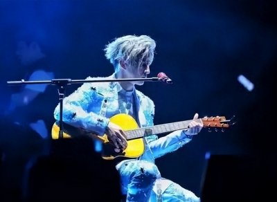 薛之谦高调表白,演唱会上的《安河桥》背后是一段唯美爱情故事