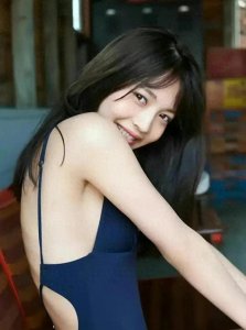 ​绽放的花朵：黑崎菜菜子的成长故事