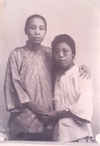 ​文物背后的故事丨邓颖超与母亲1925年的合影