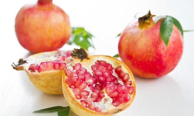 怎么挑石榴比较甜,为什么石榴果肉是白的却是甜的?图4