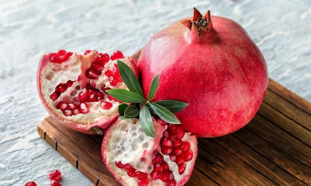 怎么挑石榴比较甜,为什么石榴果肉是白的却是甜的?图3