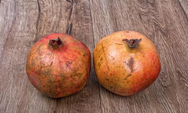 怎么挑石榴比较甜,为什么石榴果肉是白的却是甜的?图6