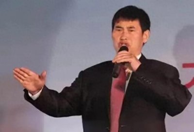 ​邻居直播“大衣哥”唱歌，粉丝暴涨300万，这背后有什么故事？