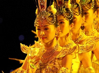 ​春晚名场面：2005年春晚舞台上的千手观音，背后的故事更感人