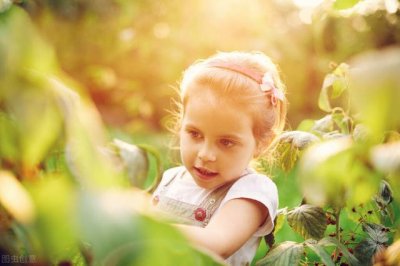 ​英语短文听力经典100篇（中小学英语精美短文100篇）