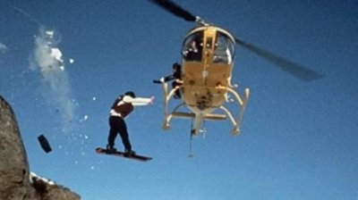 ​《警察故事4》幕后冷知识：成龙为“献身”因拍此戏差点溺亡